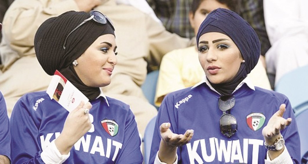 u0639u0634u0627u0642 u00abu0627u0644u0623u0632u0631u0642u00bb u064au0646u062au0638u0631u0648u0646 u0642u0631u0639u0629 u0627u0644u0645u0648u0646u062fu064au0627u0644 u0628u0641u0627u0631u063a u0627u0644u0635u0628u0631