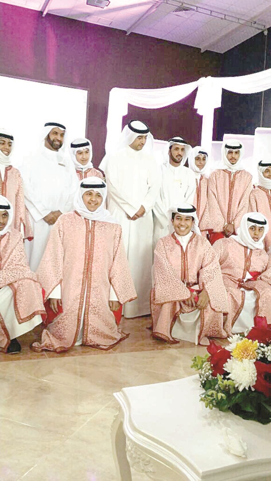 الوكيل متوسطاً عدداً من الطلبة في المهرجان