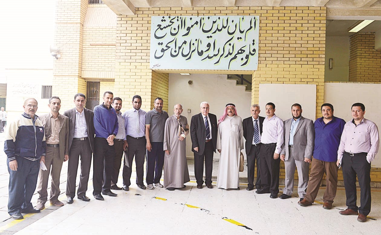 الشمالي متوسطاً إدارة المدرسة والمعلمين