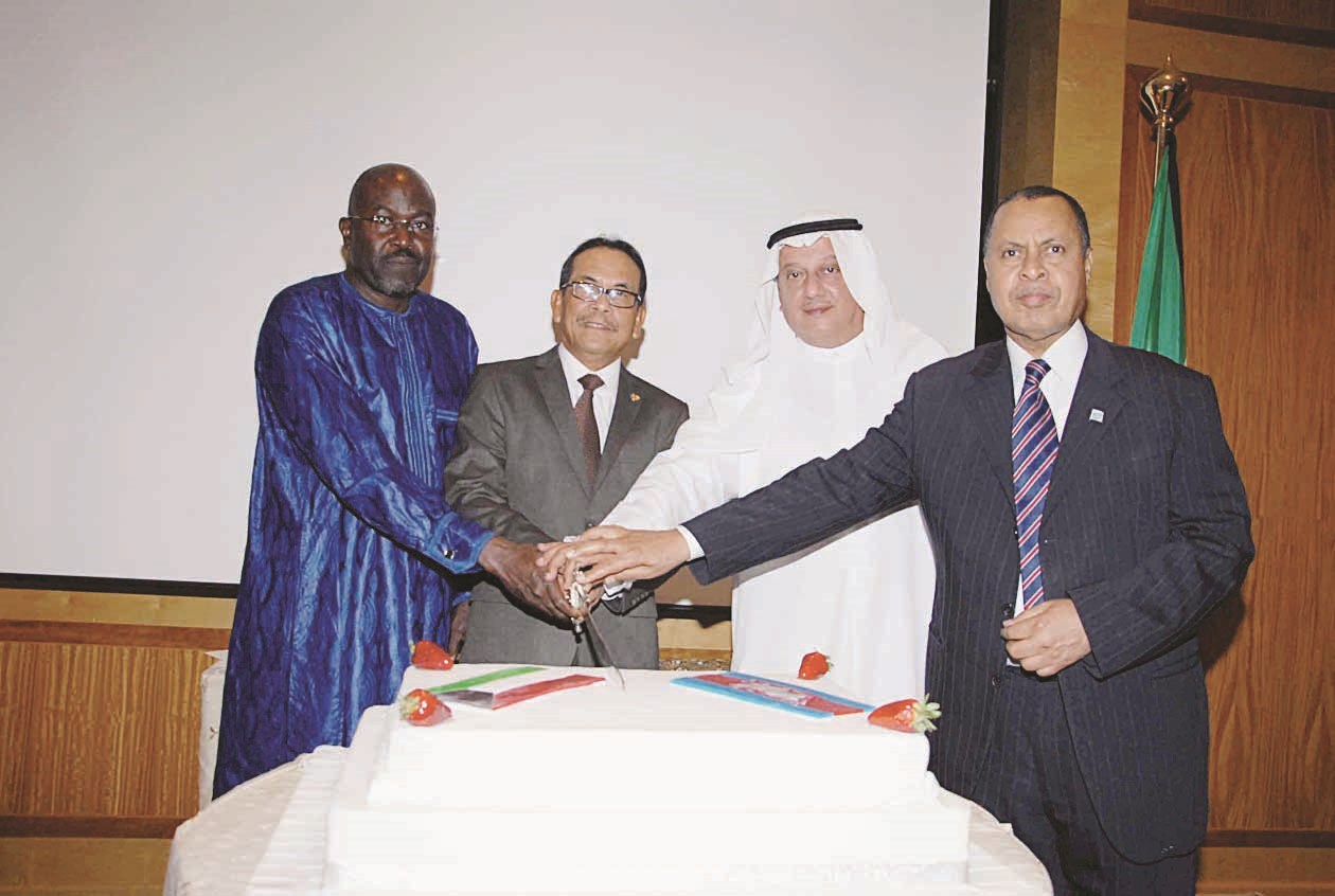 تقطيع «كيكة» الاحتفال