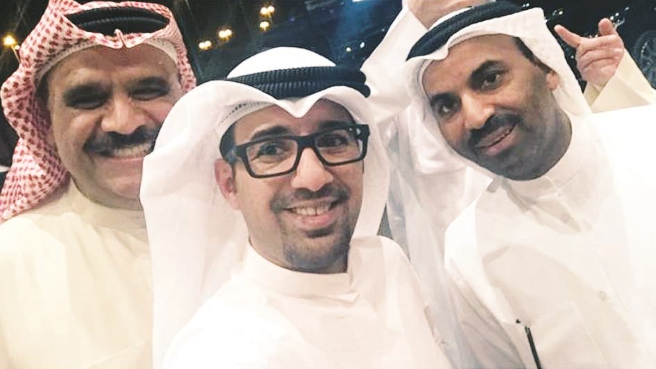 «سيلفي» علي العلي مع طارق العلي وداود حسين