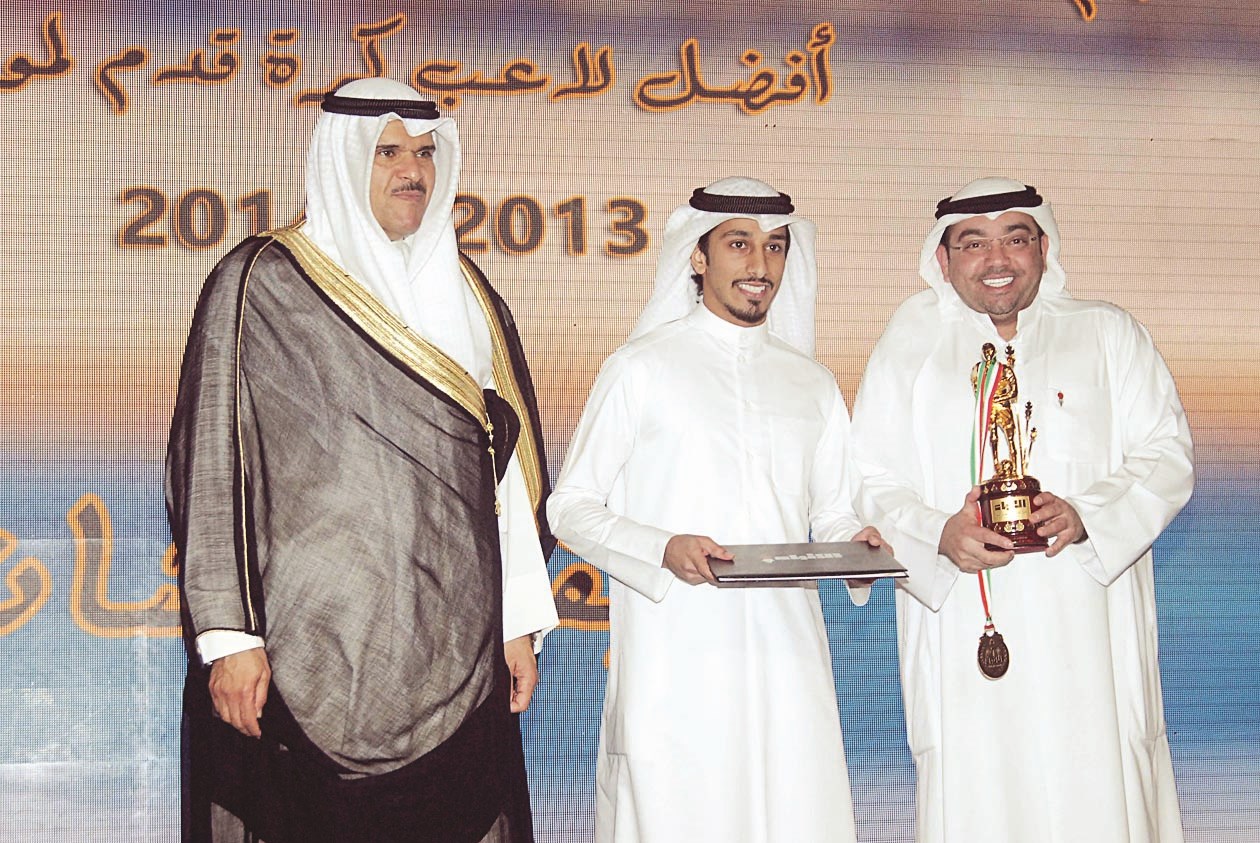 تكريم لاعب نادي القادسية سيف الخشان