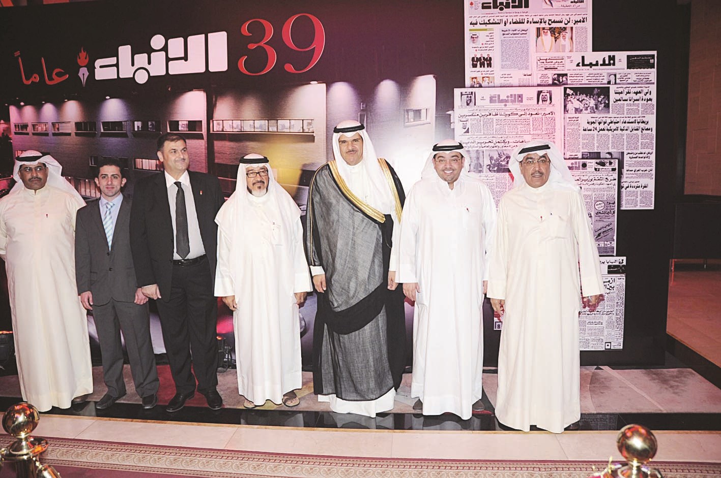 الحمود متوسطاً يوسف المرزوق وعدنان الراشد ويوسف عبدالرحمن وفريد سلوم ومحمد الحسيني