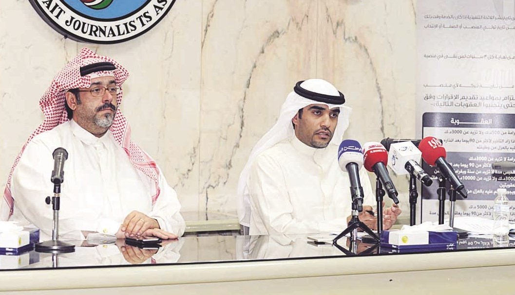 u0627u0644u062au0646u064au0628 u0645u062au062du062fu062bu0627u064b u0641u064a u0627u0644u0646u062fu0648u0629 (u062au0635u0648u064au0631 u0632u0643u0631u064au0627 u0639u0637u064au0629)