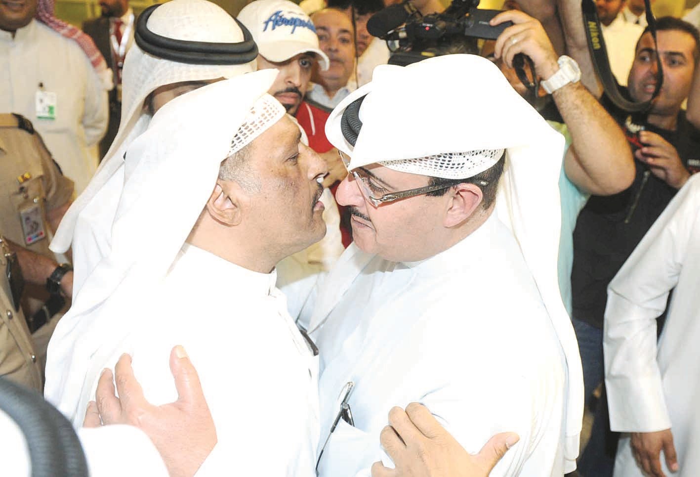 فهد المبارك يهنّئ «ولد الديرة» بسلامة العودة