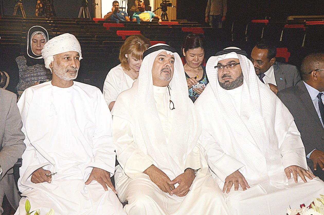 u0627u0644u0628u0639u064au062cu0627u0646 u0648u0627u0644u0646u062cu0627u0631 u0648u0633u0637 u0627u0644u062du0636u0648u0631 u0641u064a u0627u0641u062au062au0627u062d u0627u0644u0646u062fu0648u0629