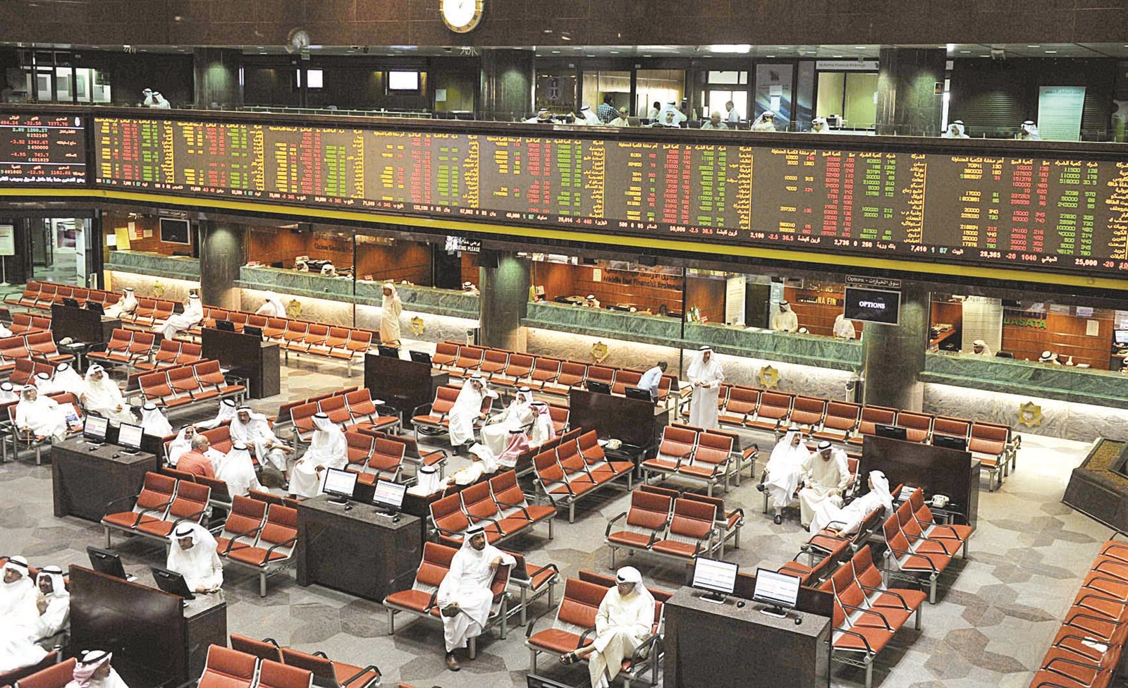 u0645u0648u062cu0629 u0646u0634u0627u0637 u0645u0644u062du0648u0638u0629 u0634u0647u062fu062au0647u0627 u0627u0644u0628u0648u0631u0635u0629 u0641u064a u062au062fu0627u0648u0644u0627u062a u0646u0647u0627u064au0629 u0627u0644u0623u0633u0628u0648u0639 (u062au0635u0648u064au0631 u0637u0627u0631u0642 u0639u0632u0627u0644u062fu064au0646)