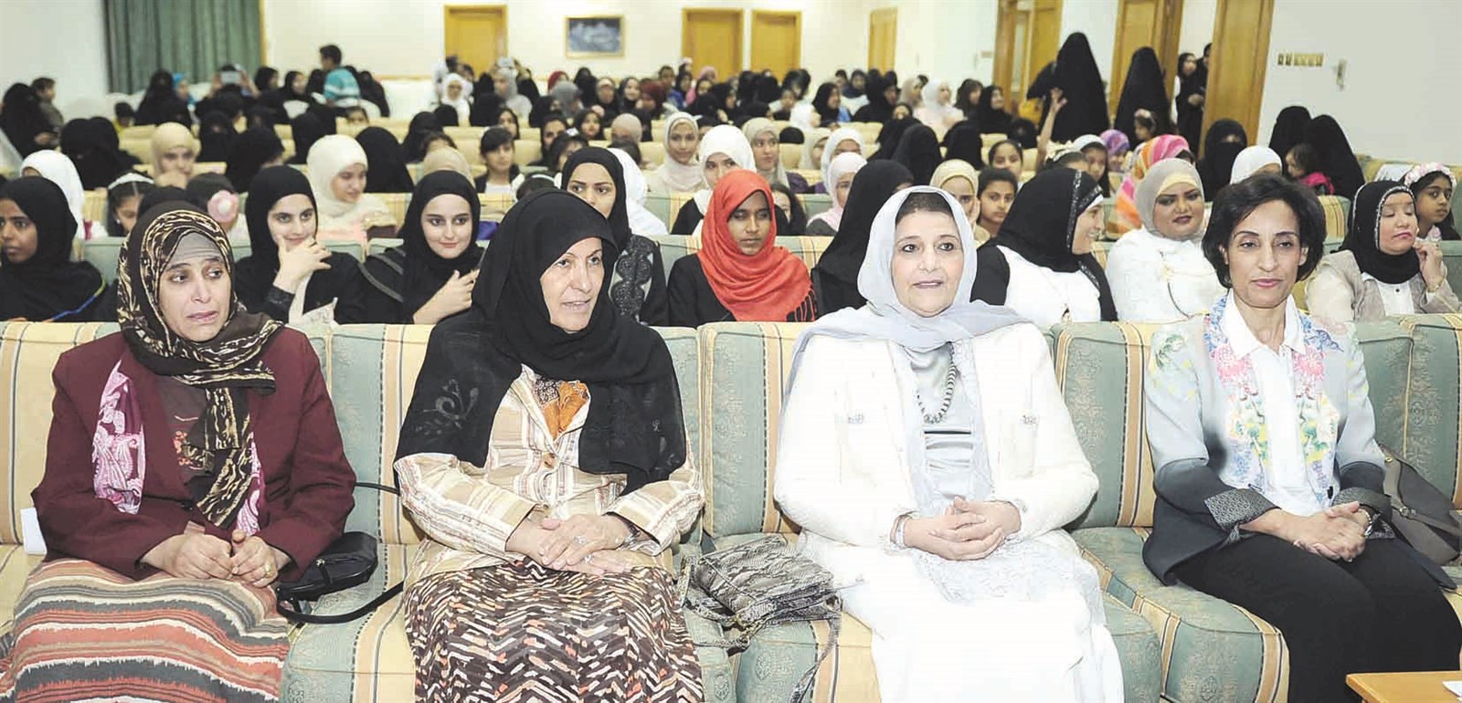 u0627u0644u062fu0643u062au0648u0631u0629 u0641u0627u064au0632u0629 u0627u0644u062eu0631u0627u0641u064a u0645u062au0648u0633u0637u0629 u062du0627u0636u0631u0627u062a u062du0641u0644 u0627u0644u062au0643u0631u064au0645