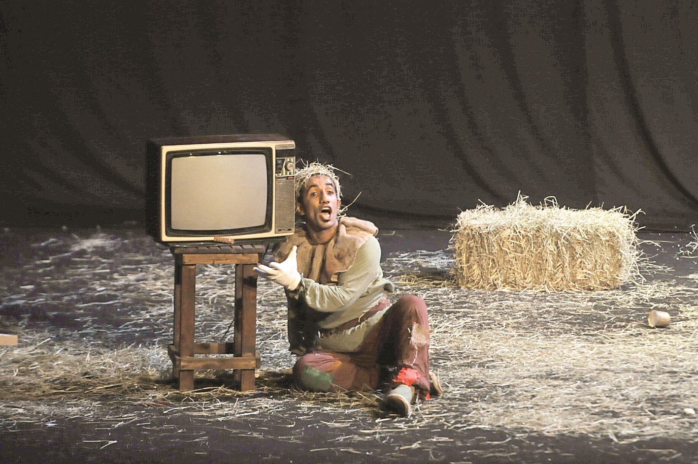 مشهد من مسرحية «فزاعة»