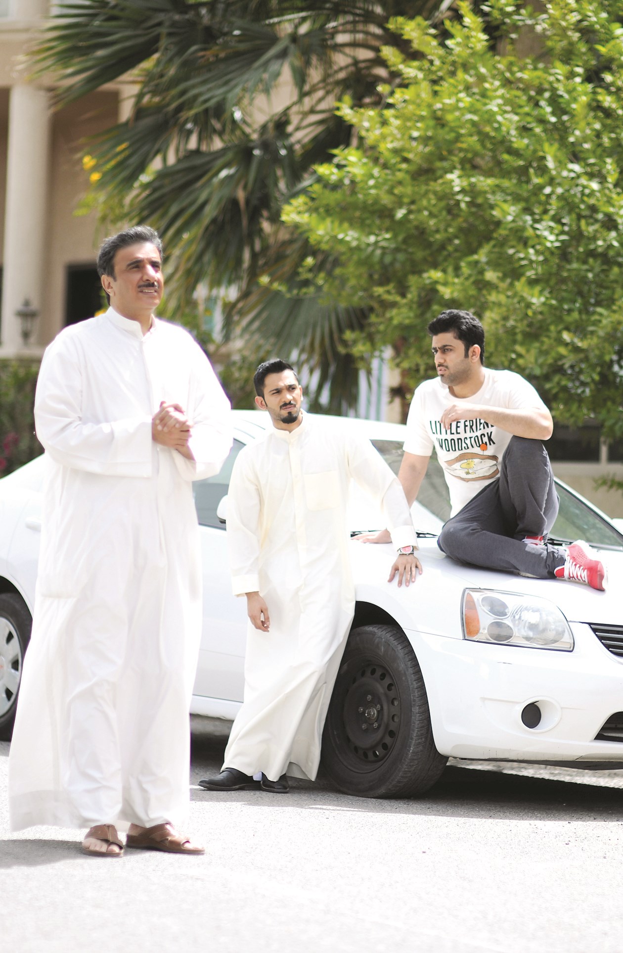 حسين المنصور مع عبدالله البلوشي وخالد بوصخر... في أحد المشاهد التمثيلية