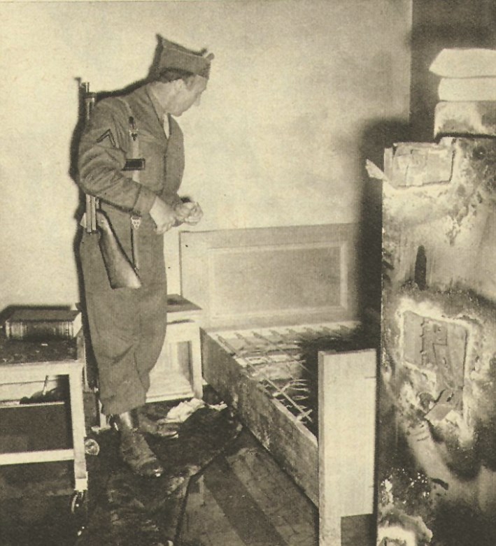 جندي أميركي في مخبأ هتلر بعد مقتله