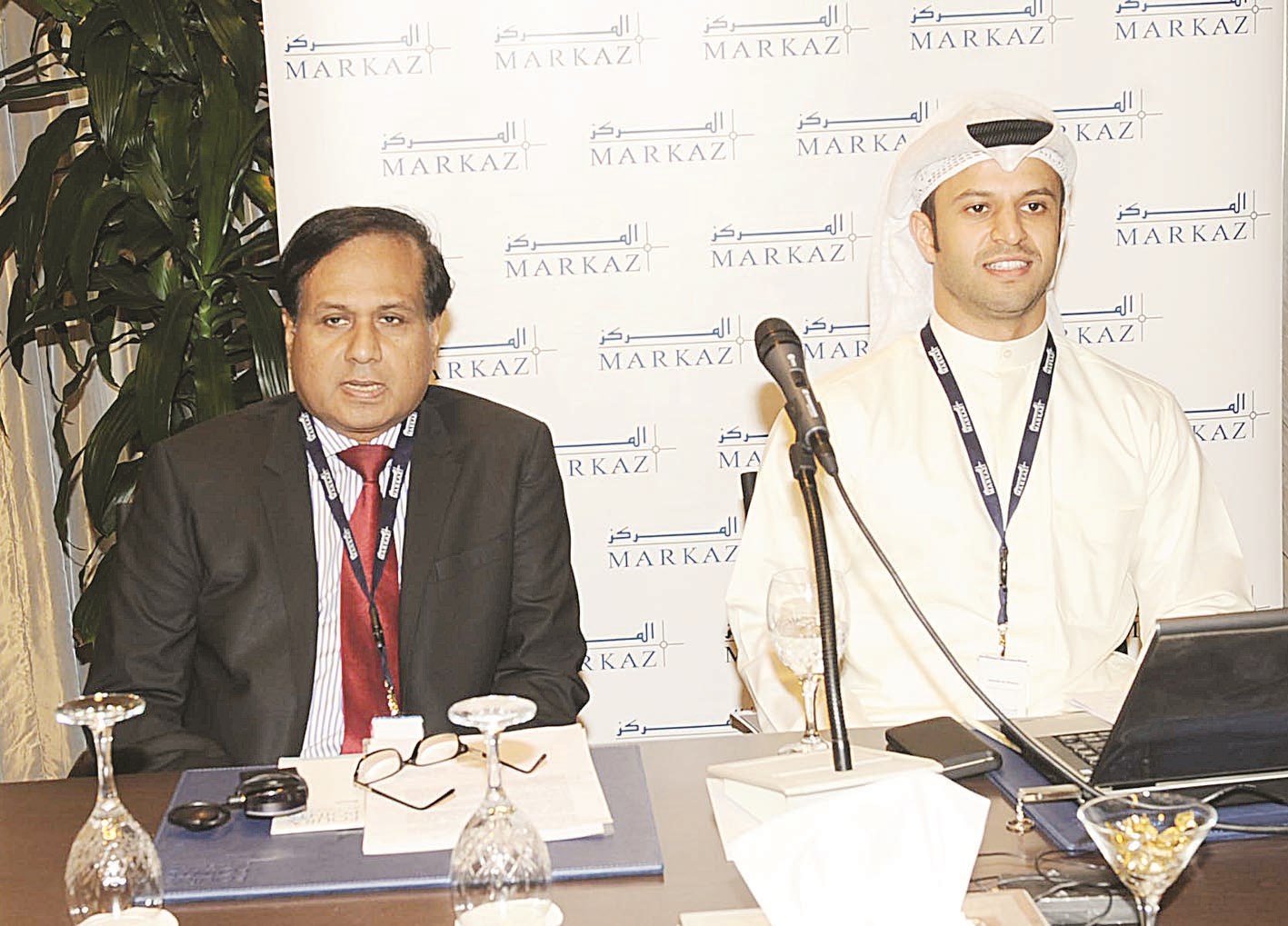 u0627u0644u0646u0635u0641 u0645u062au062du062fu062bu0627u064b u0641u064a u0627u0644u0645u0624u062au0645u0631 u0627u0644u0635u062du0627u0641u064a (u062au0635u0648u064au0631 u062cu0644u0627u0644 u0645u0639u0648u0651u0636)