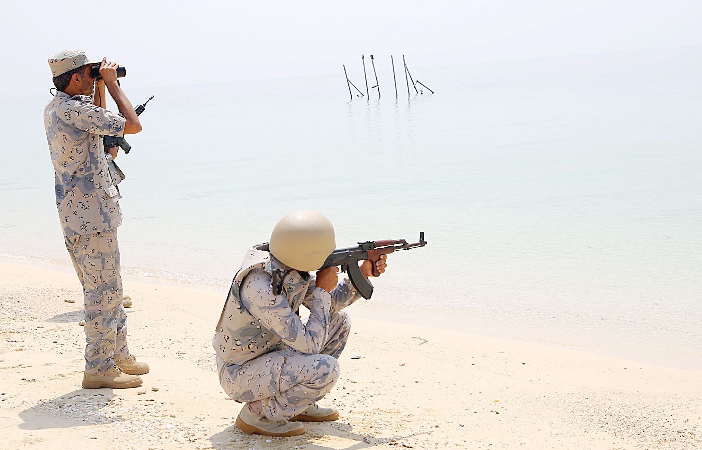 u062cu0646u0648u062f u0633u0639u0648u062fu064au0648u0646 u0641u064a u0645u0646u0637u0642u0629 u062cu0627u0632u0627u0646 u0627u0644u062du062fu0648u062fu064au0629 u0645u0639 u0627u0644u064au0645u0646  (u0623 u0641 u0628)