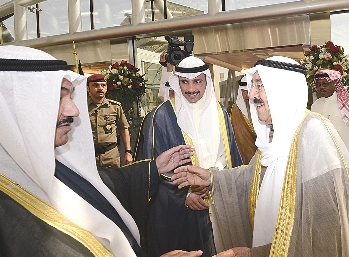 سمو الأمير مودعاً ناصر المحمد