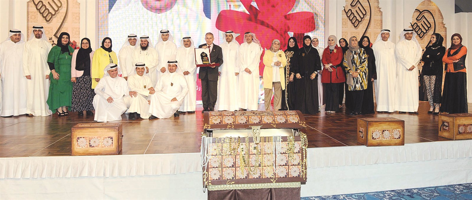 u0627u0644u0645u0643u0631u0645u0627u062a u0648u0627u0644u0645u0643u0631u0645u0648u0646 u0641u064a u0644u0642u0637u0629 u062cu0627u0645u0639u0629             (u062au0635u0648u064au0631 u0637u0627u0631u0642 u0639u0632u0627u0644u062fu064au0646)