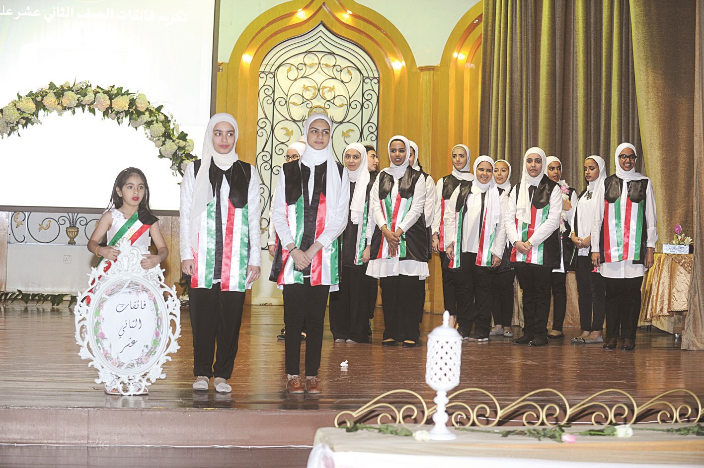 فائقات الصف الثاني عشر