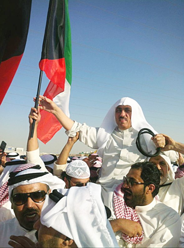 u0627u0644u0628u0631u0627u0643 u0645u062du0645u0648u0644u0627u064b u0639u0644u0649 u0627u0644u0627u0643u062au0627u0641 u0644u062fu0649 u0625u062eu0644u0627u0621 u0633u0628u064au0644u0647