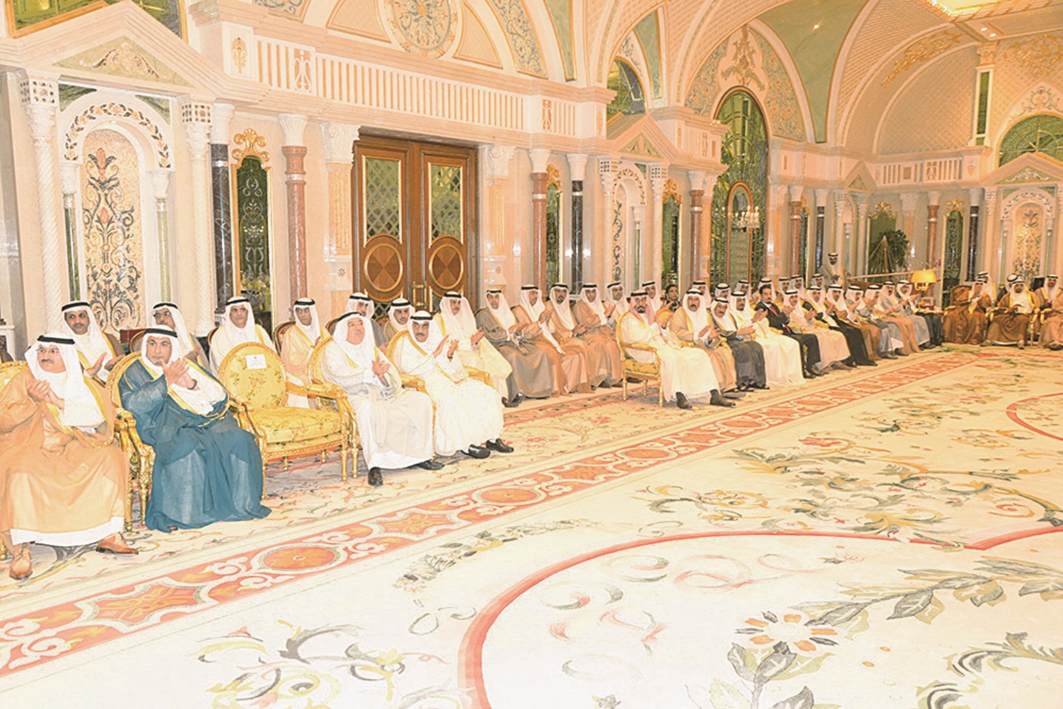 جانب من السفراء في الاجتماع