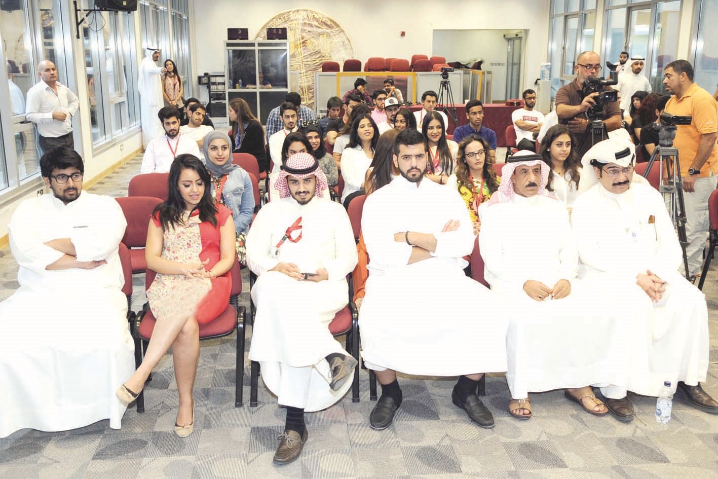 u062cu0627u0646u0628 u0645u0646 u0627u0644u062du0636u0648u0631         (u062au0635u0648u064au0631 u0643u0631u0645 u0630u064au0627u0628)