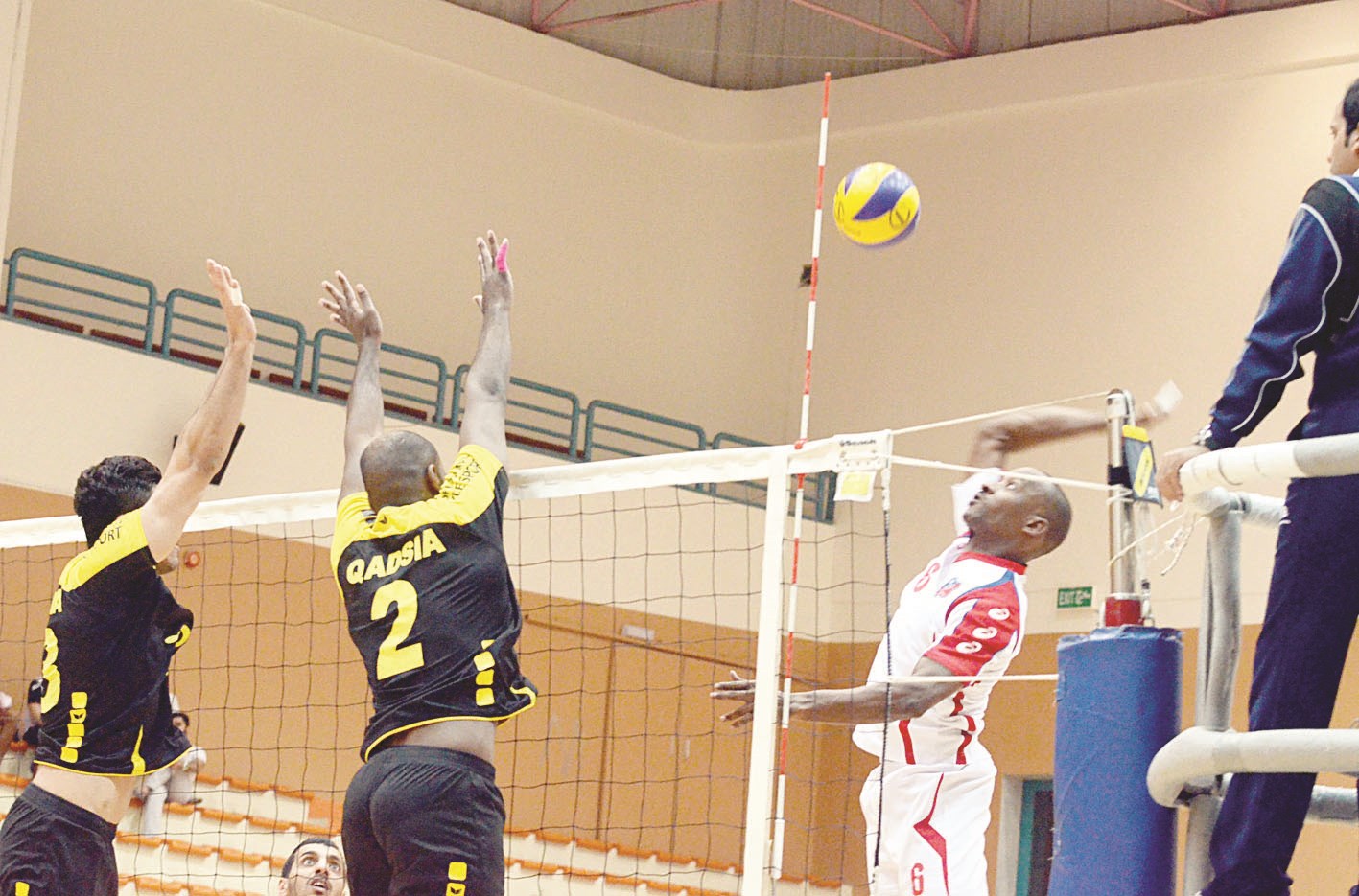 u0633u0644u0637u0627u0646 u062eu0644u0641 u0646u062cu0645 u0627u0644u0643u0648u064au062a u064au0636u0631u0628 u0628u0642u0648u0629 u0623u0645u0627u0645 u0627u0644u0642u0627u062fu0633u064au0629 u0641u064a u0627u0644u0642u0645u0629 u0627u0644u0633u0627u0628u0642u0629