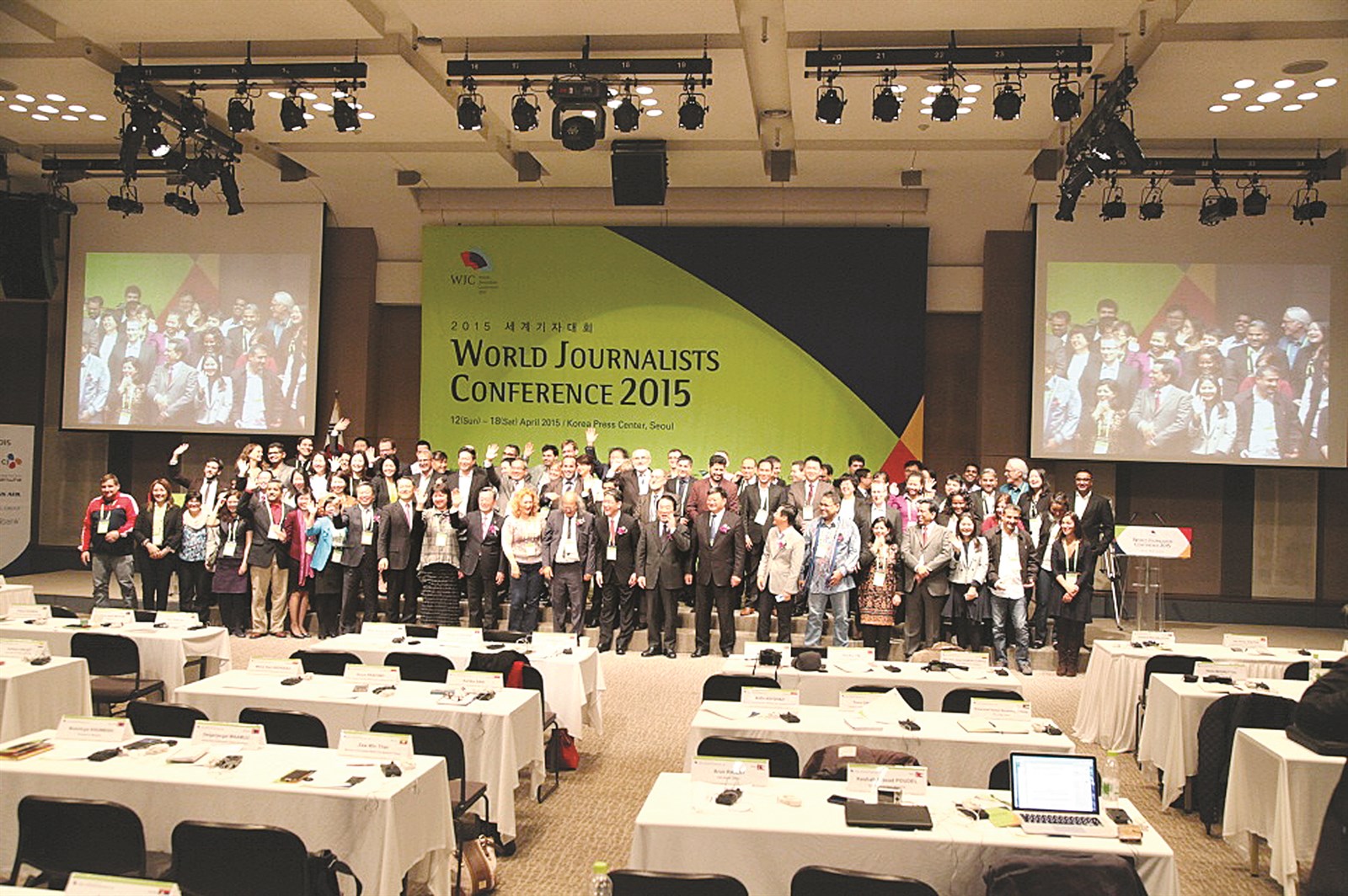 u0635u0648u0631u0629 u062au0630u0643u0627u0631u064au0629 u0644u0644u0635u062du0627u0641u064au064au0646 u0627u0644u0645u0634u0627u0631u0643u064au0646 u0641u064a u0627u0644u0645u0624u062au0645u0631