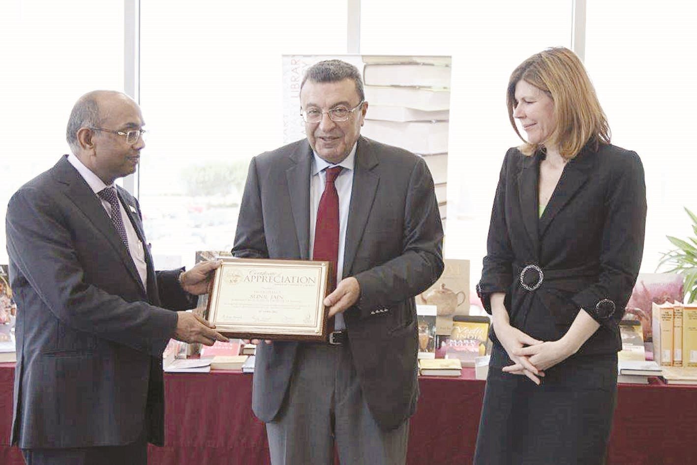 u0634u0647u0627u062fu0629 u062au0642u062fu064au0631 u0645u0646 u062du0645u0632u0629 u0644u0644u0633u0641u064au0631 u0627u0644u0647u0646u062fu064a