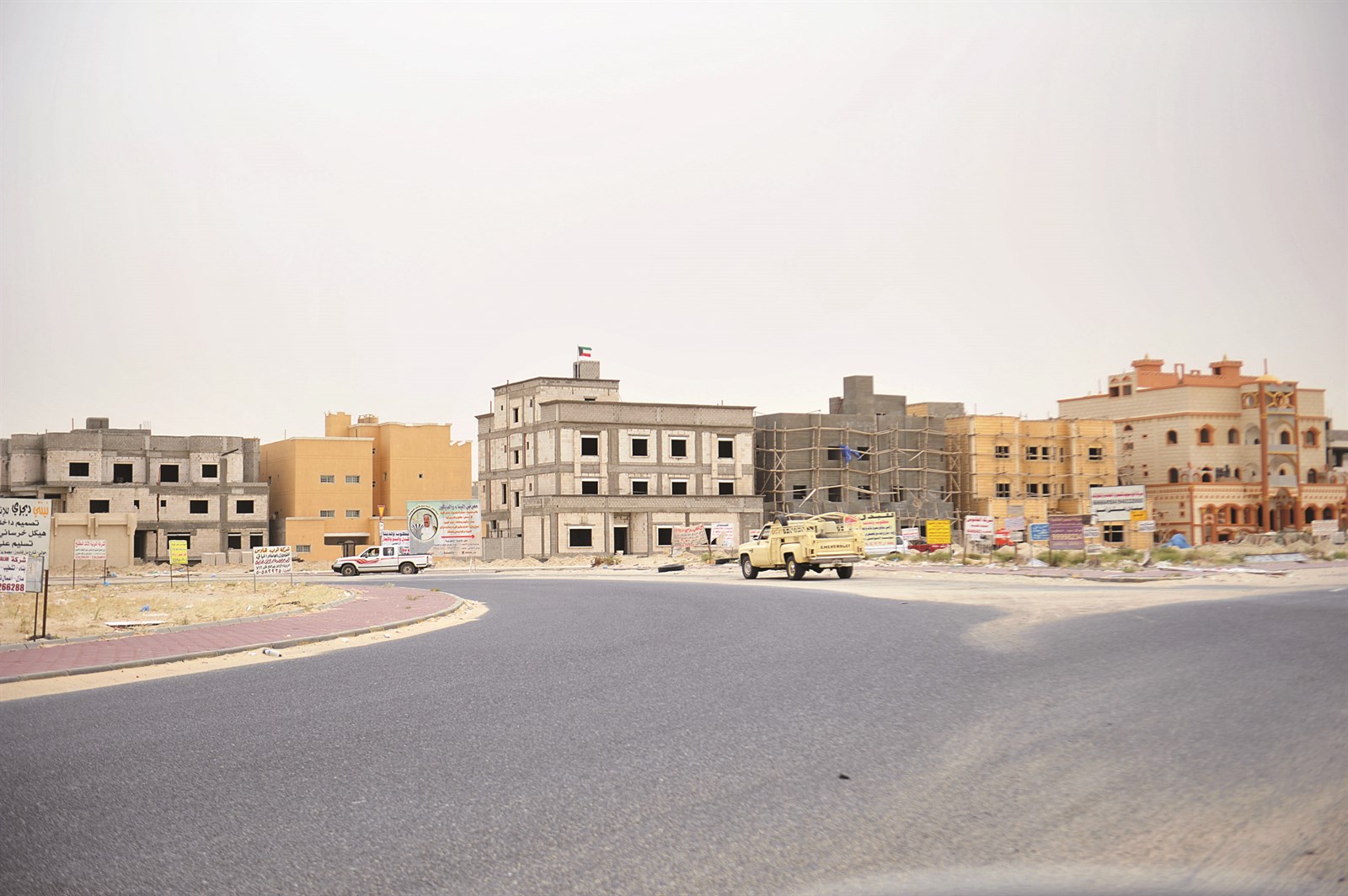 القسائم تبنى للتناغم مع البيوت الحكومية في الجمال