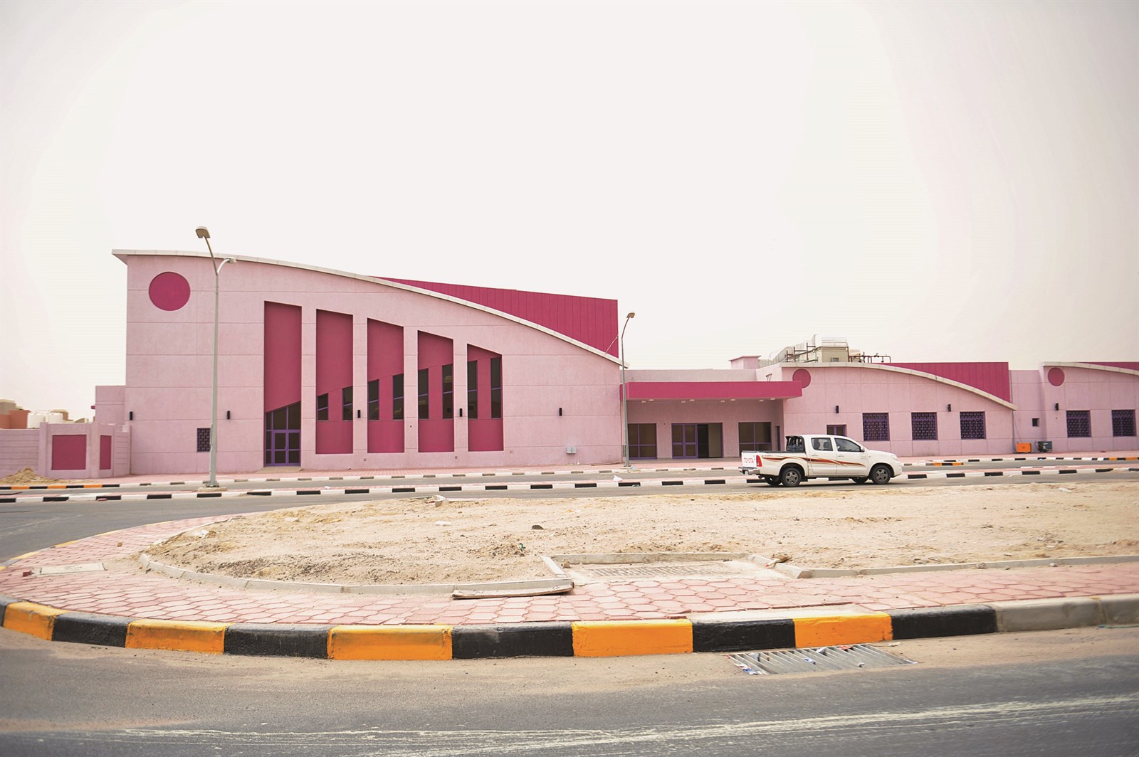 مبنى حكومي برسم التشغيل   (تصوير جاسم بارون)