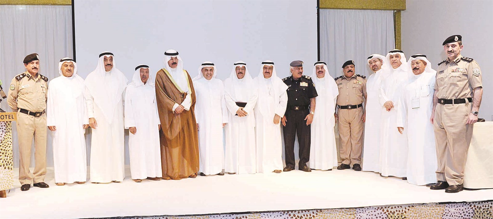 u0627u0644u062eu0627u0644u062f u0645u062au0648u0633u0637u0627 u0627u0644u0645u0634u0627u0631u0643u064au0646 u0641u064a u0641u0639u0627u0644u064au0627u062a u0627u0644u0645u0644u062au0642u0649 (u062au0635u0648u064au0631 u0637u0627u0631u0642 u0639u0632 u0627u0644u062fu064au0646)