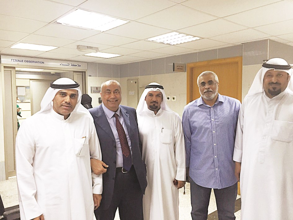 السهلاوي زار مستشفى الجهراء للاطمئان على المصابات