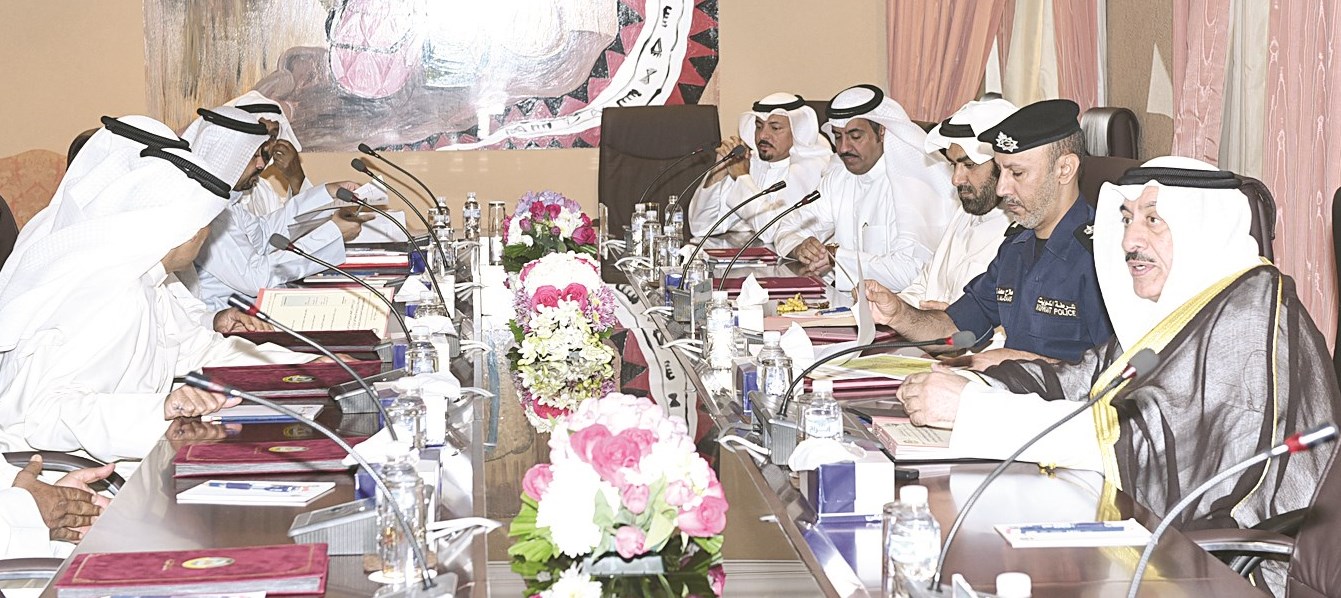 u0627u0644u0641u0631u064au0642 u0627u0644u0623u0645u064au0631 u0645u062au0631u0626u0633u0627u064b u0627u0644u0627u062cu062au0645u0627u0639