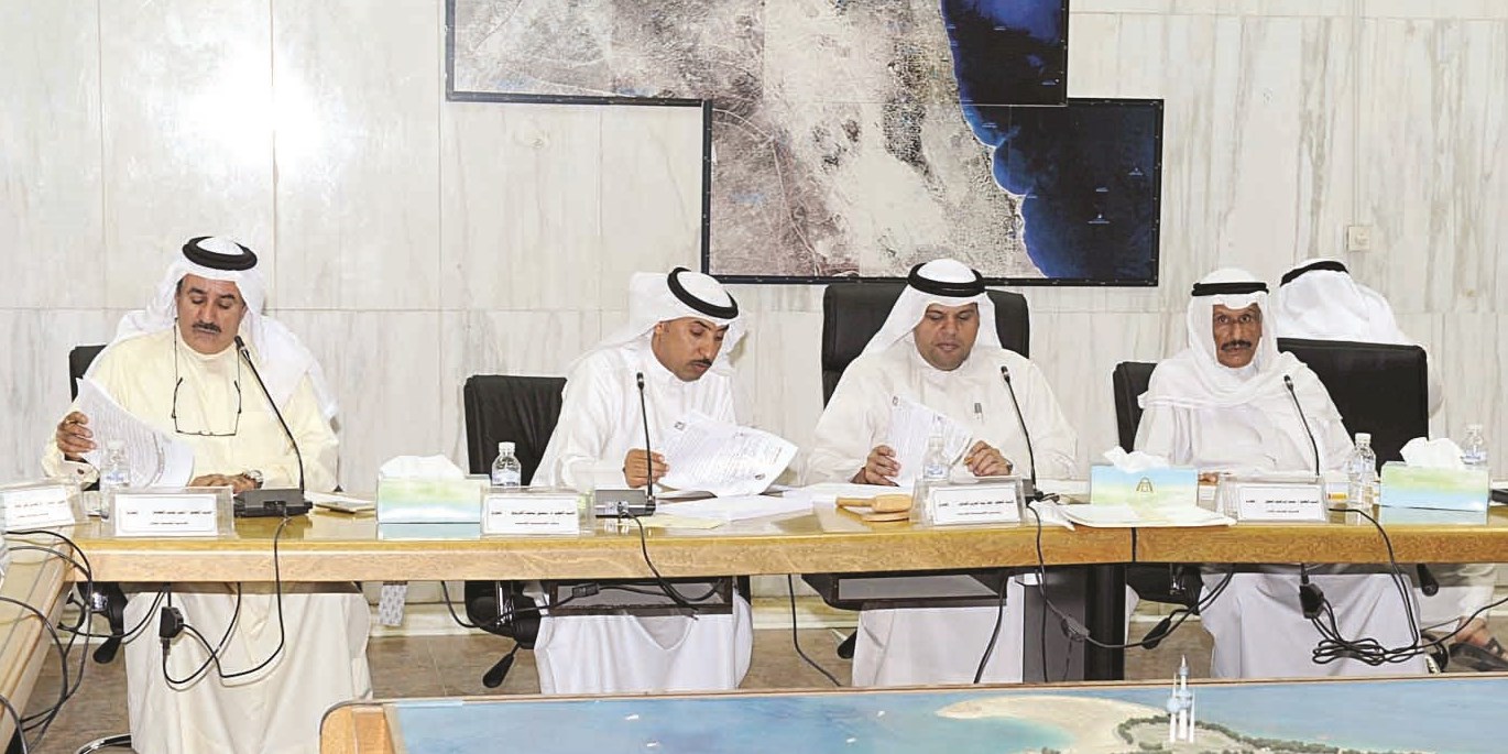 u062cu0627u0646u0628 u0645u0646 u0627u062cu062au0645u0627u0639 u0627u0644u0644u062cu0646u0629 u0627u0644u0641u0646u064au0629 (u062au0635u0648u064au0631 u0632u0643u0631u064au0627 u0639u0637u064au0629)