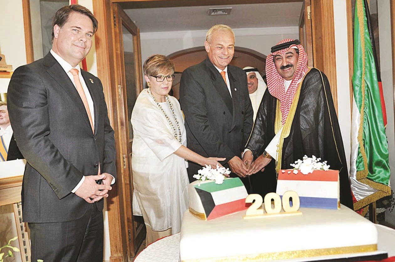 u0627u0644u062eu0628u064au0632u064a u0648u0627u0644u0633u0641u064au0631 u0627u0644u0647u0648u0644u0646u062fu064a u064au0642u0637u0639u0627u0646 u0642u0627u0644u0628 u0627u0644u062du0644u0648u0649 (u062au0635u0648u064au0631 u0633u0639u062f u0647u0646u062fu0627u0648u064a)