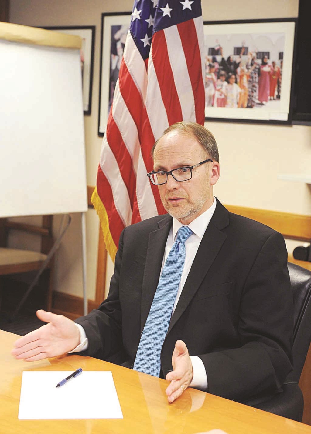 u062fu0648u063au0644u0627u0633 u0633u064au0644u064au0645u0627u0646 u0645u062au062du062fu062bu0627 b(u062au0635u0648u064au0631 u0633u0639u062f u0647u0646u062fu0627u0648u064a)