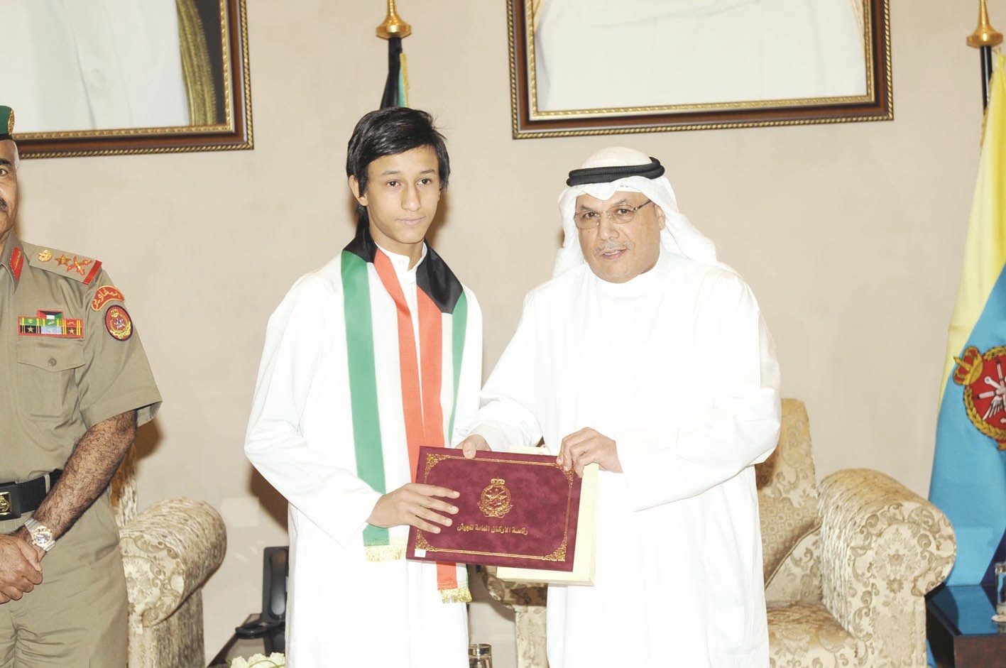 ... وأحد ابناء الشهداء