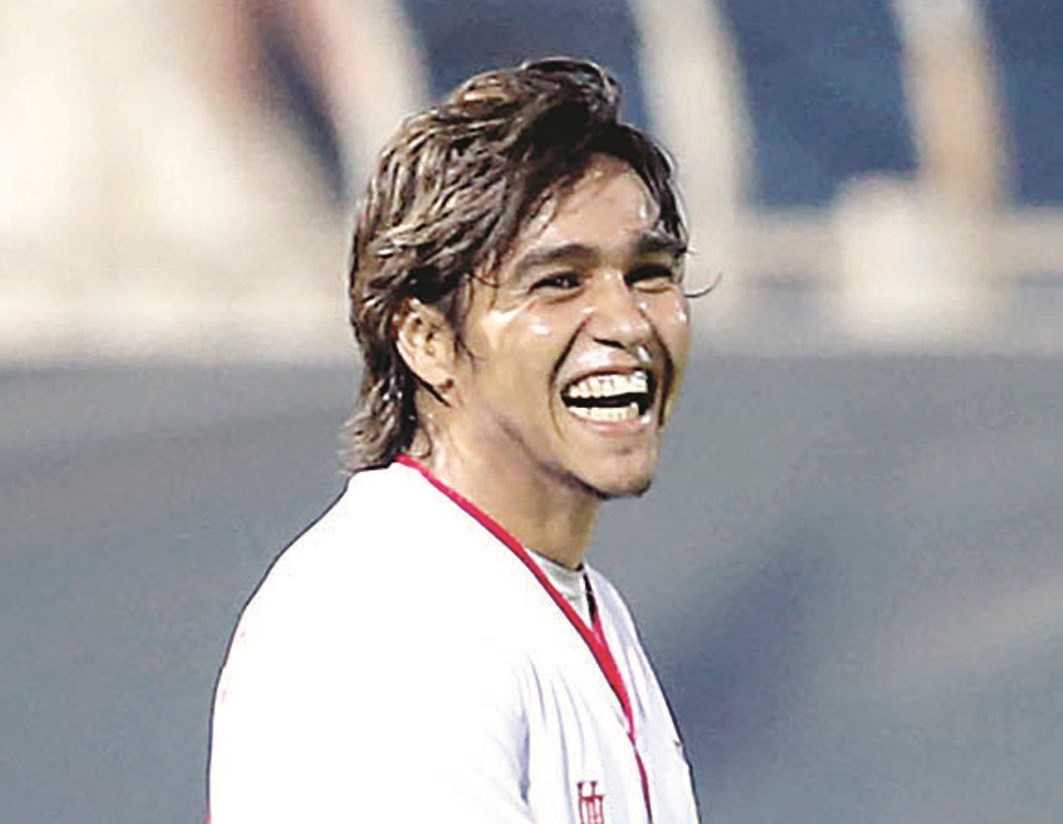 u0631u0648u062cu064au0631u0648 u0646u062cu0645 u00abu0627u0644u0643u0648u064au062au00bb u0645u0628u062au0633u0645u0627u064b u0628u0639u062f u0627u0644u0640u00bbu0647u0627u062au0631u064au0643u00bb u0641u064a u0645u0631u0645u0649 u0627u0644u0641u062du064au062du064au0644 ( u0627u0644u0623u0632u0631u0642 u062fu0648u062a u0643u0648u0645)