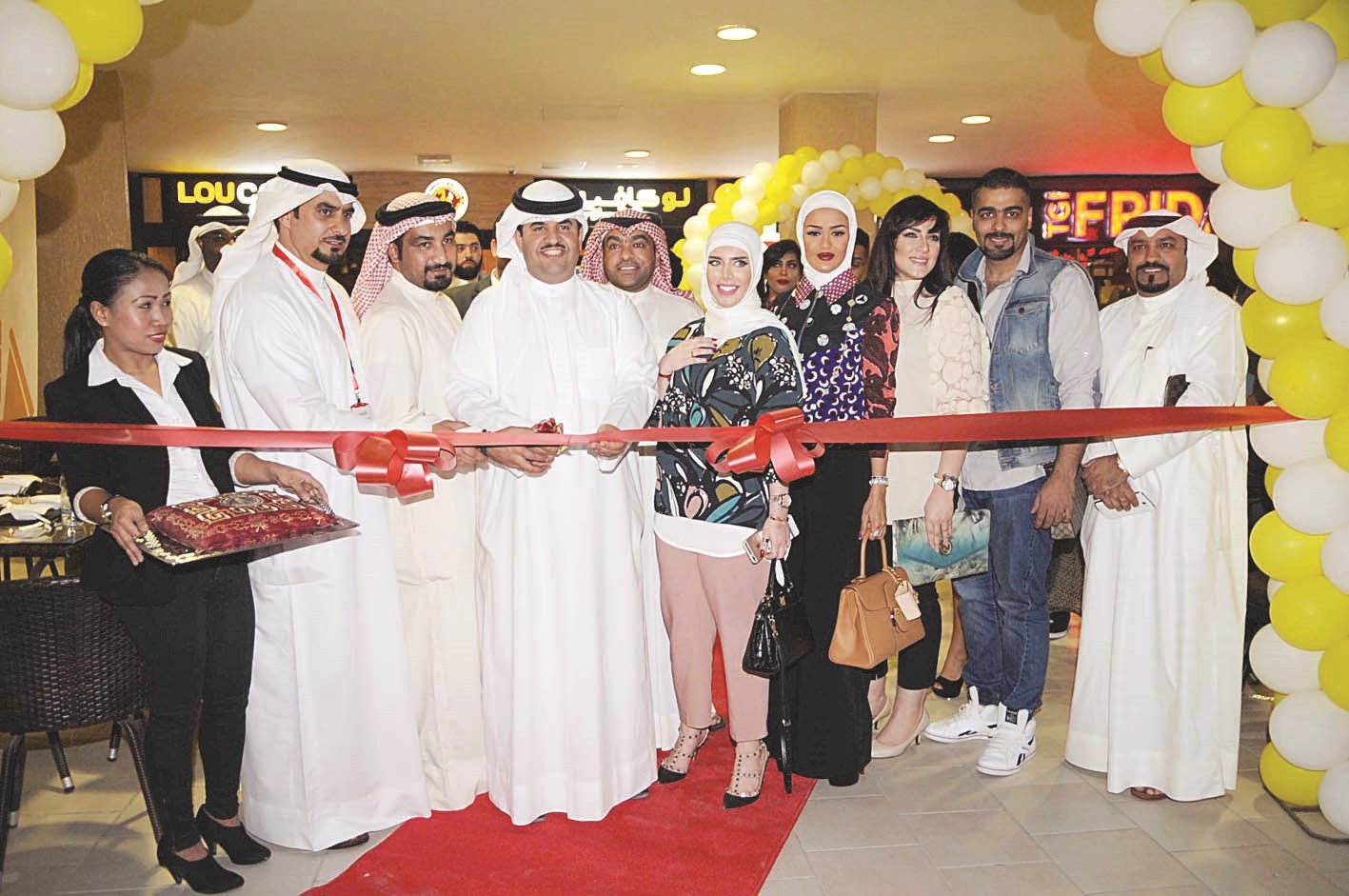 قص شريط الافتتاح