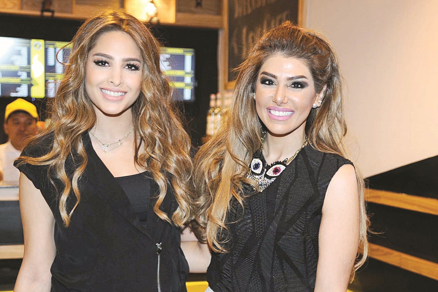 وجهان من الحفل