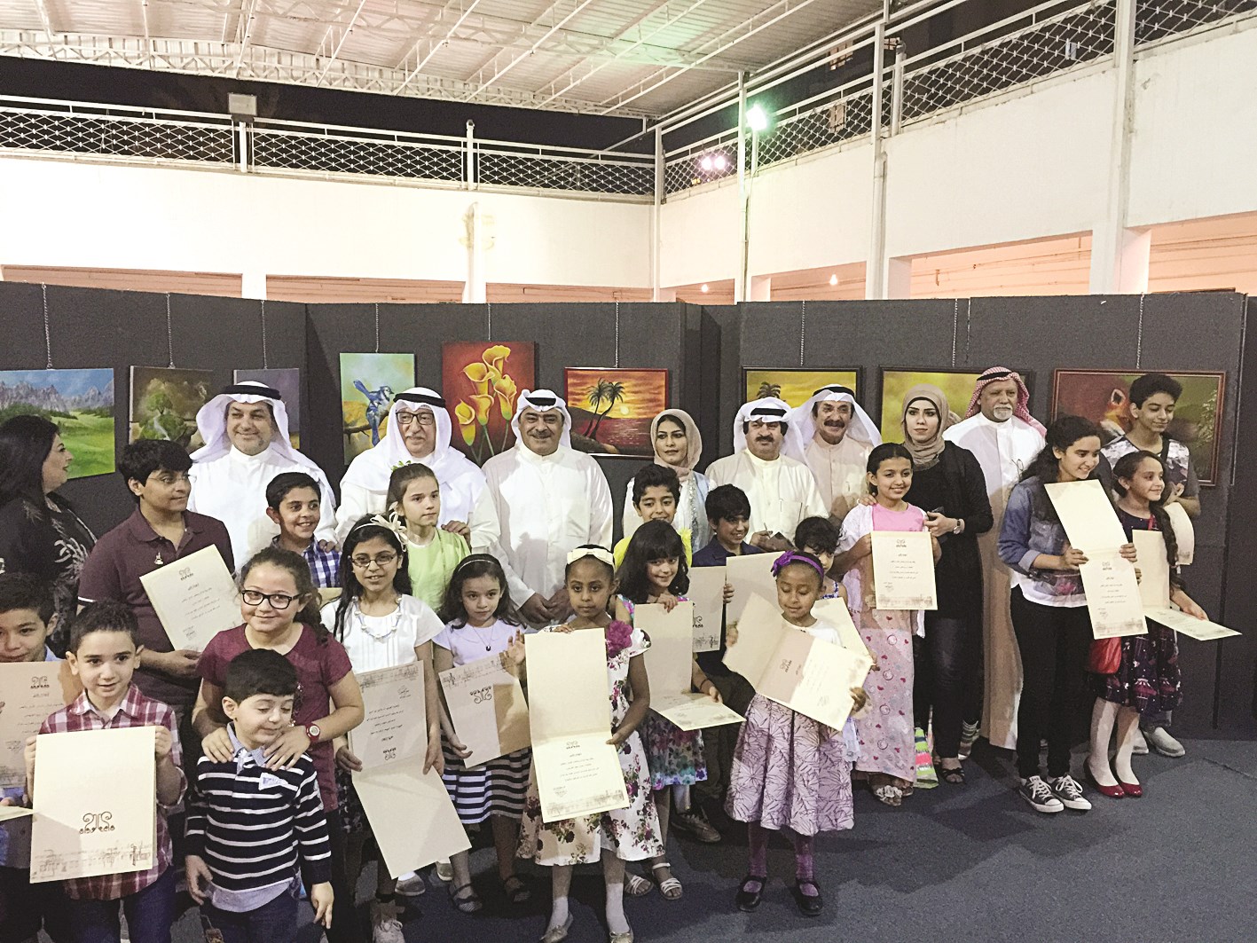 متدربو الموسيقى في لقطة تذكارية