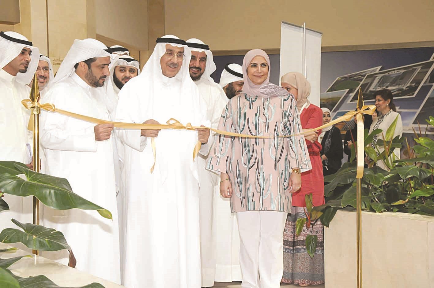 الجسار مفتتحاً المعرض (تصوير جلال معوض)