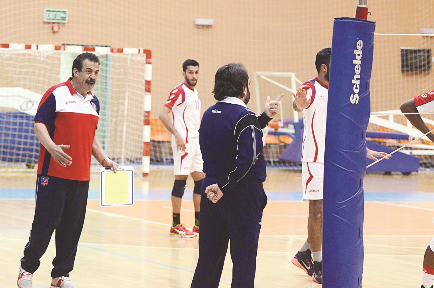 u0627u0644u0628u062du0631u064a u0645u062fu0631u0628 u00abu0627u0644u0643u0648u064au062au00bb u0645u0639u062au0631u0636u0627u064b u0639u0644u0649 u0627u0644u062du0643u0645 u0623u0645u064au0631 u0639u0628u062fu0627u0644u062du0633u064au0646 (u062au0635u0648u064au0631 u062cu0627u0633u0645 u0628u0627u0631u0648u0646)