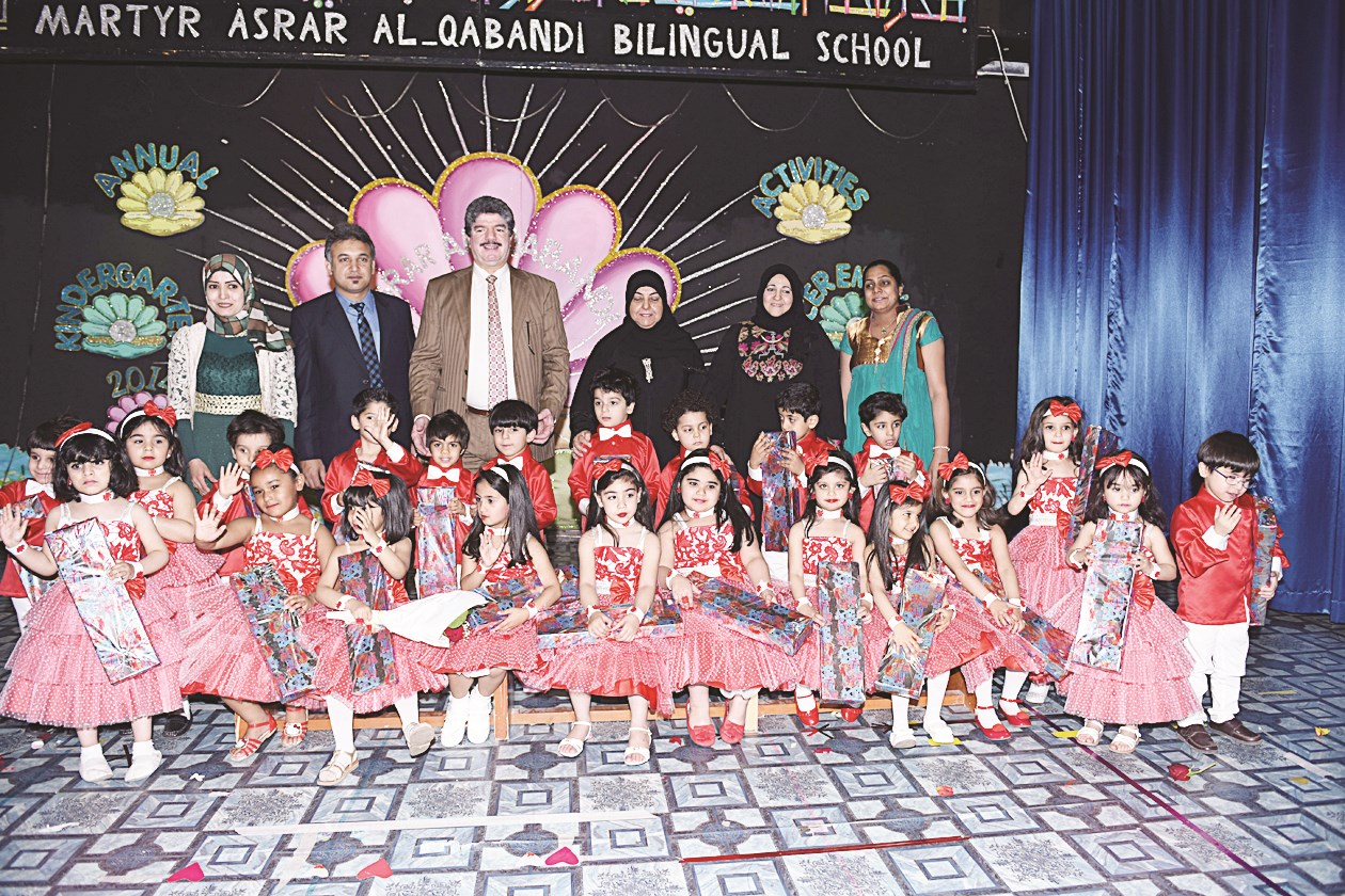 طيبة آل هيد مع المعلمين والأطفال