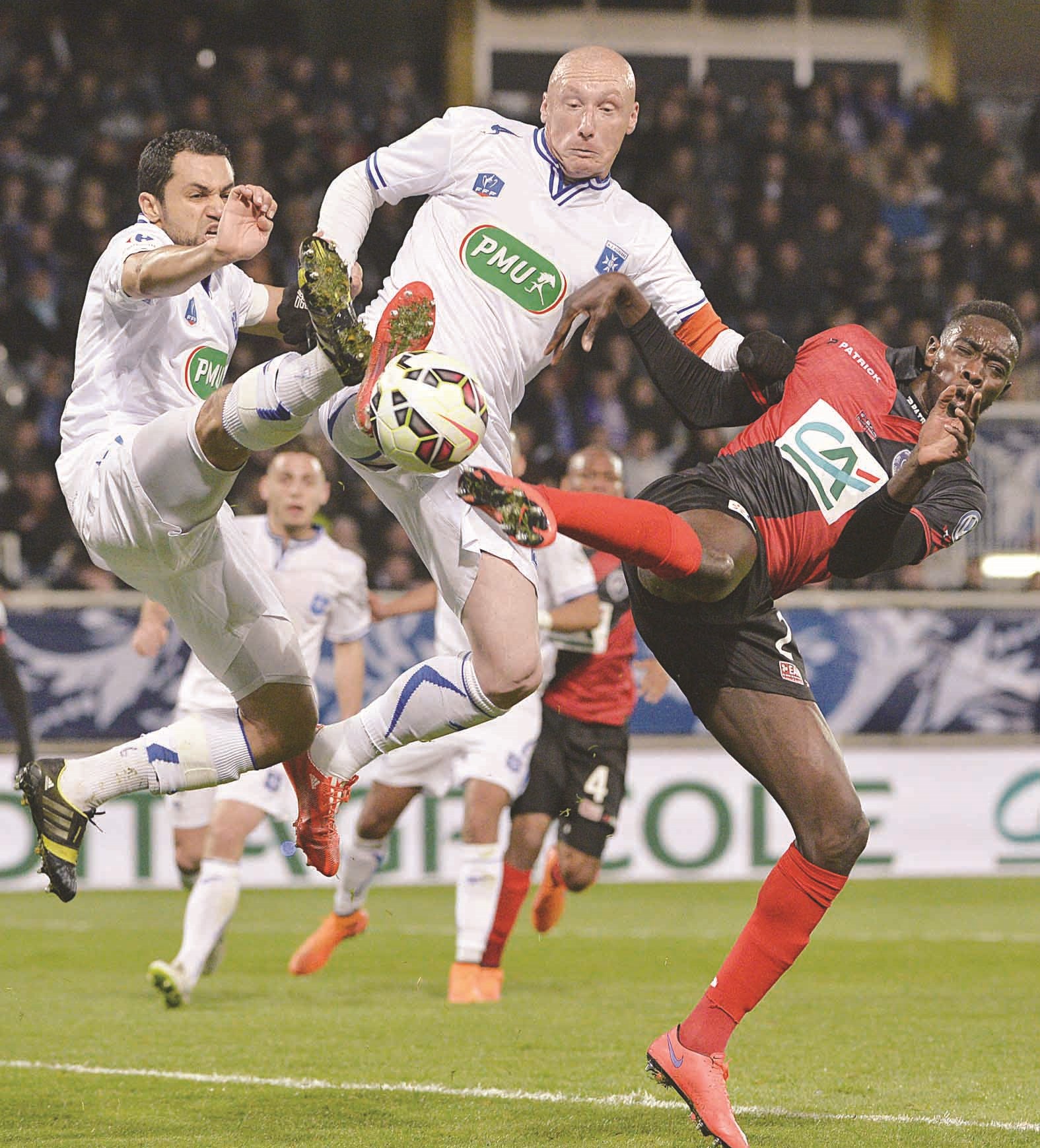 u0635u0631u0627u0639 u0639u0646u064au0641 u0639u0644u0649 u0627u0644u0643u0631u0629 u0628u064au0646 u062cu0645u0627u0644 u0627u064au062a u0628u0646 u064au062fu0631 u0648u0628u064au063au0631u0646u064a u0644u0627u0639u0628u064a u0627u0648u0643u0633u064au0631 u0648u064au0627u062au0628u0627u0631u064a u0644u0627u0639u0628 u063au0627u0646u063au0627u0646 (u0623 u0641 u0628)