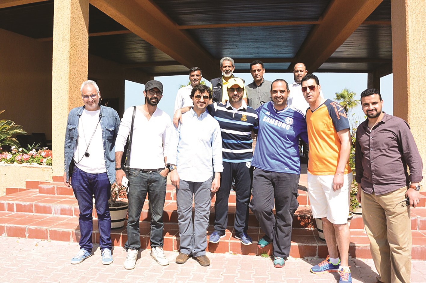 العبدالله يتوسط فريق عمل «في ضيافتهم»