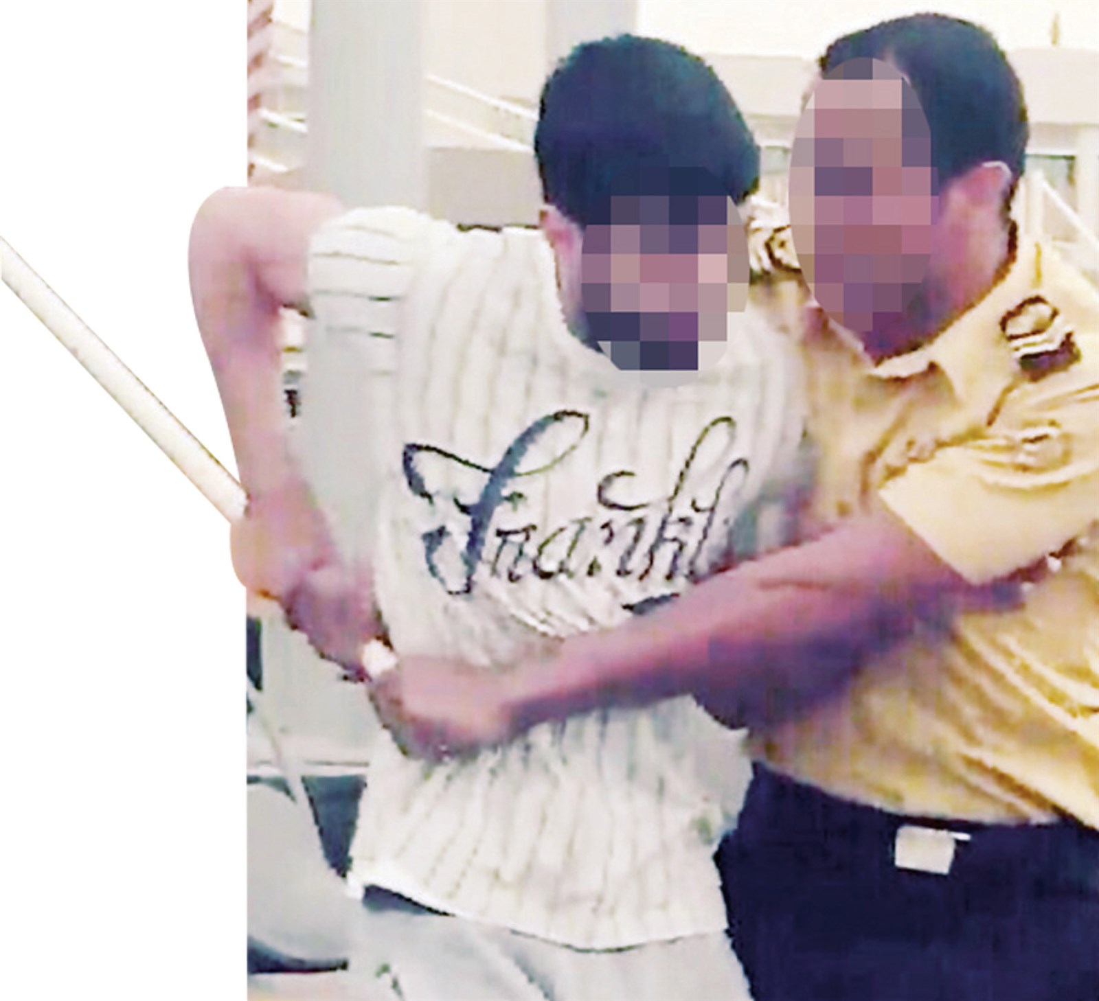 استخدام الآلات الحادة في الاعتداء