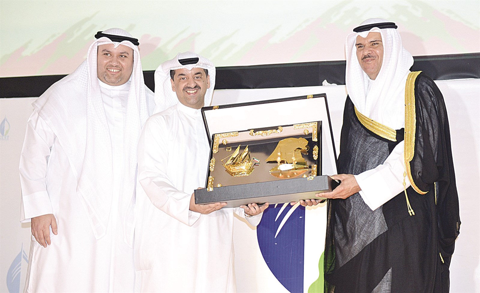 سلمان الحمود يكرّم «زين» على رعايتها المسابقة