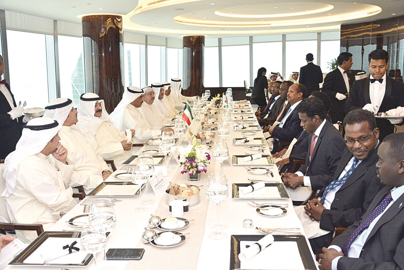 جانب من مأدبة الغداء