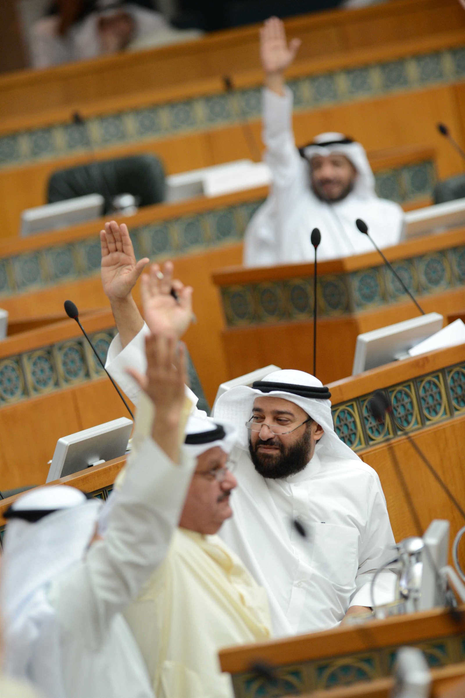 ... والحكومة تؤيد أيضاً