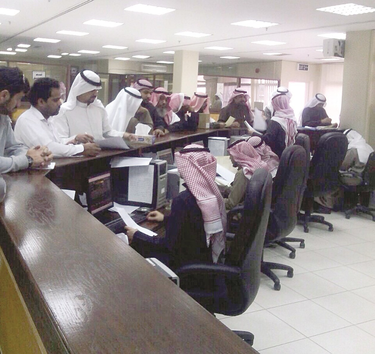 u0632u062du0627u0645 u0639u0644u0649 u0645u0643u062au0628 u0634u0624u0648u0646 u0627u0644u0645u0633u062au0647u0644u0643u064au0646 u0641u064a u0623u0645 u0627u0644u0647u064au0645u0627u0646