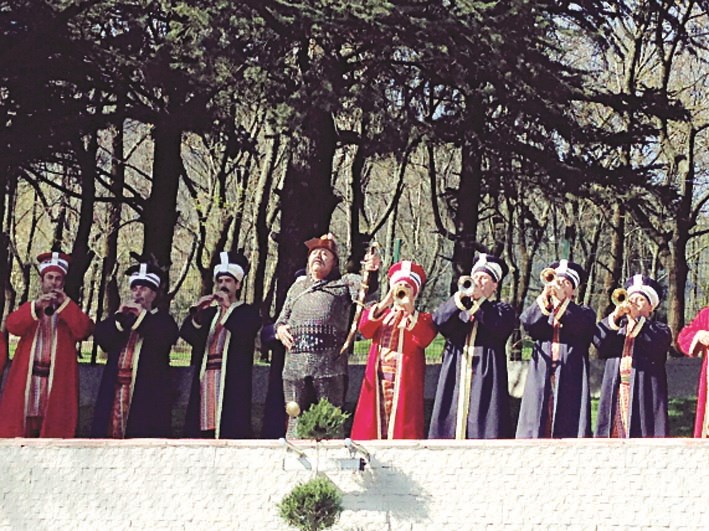 فرق فولوكلورية